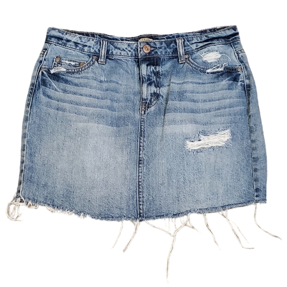TRUE CRAFT | Women's (Juniors) blue washed denim raw-hem jean skirt.